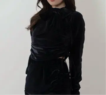 리본 벨로아 상의 SENEE