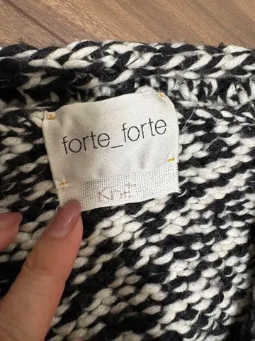 forte_forte 크롭 니트 가디건 정가 16만 엔