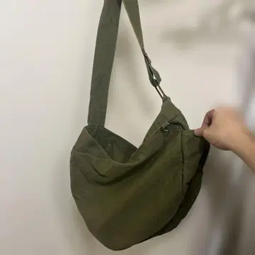 [ 배송비 포함 ] 올리브 그린 메신저 백 캔버스