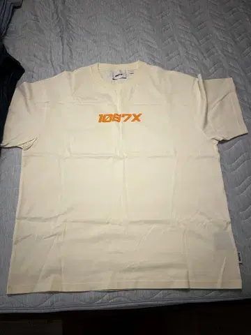1087X 크림색 T셔츠 L