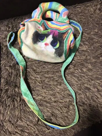 고양이 디자인의 컬러풀 숄더백