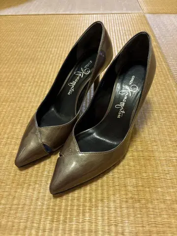 새상품급 긴자 카네마츠 펌프스 21.5cm