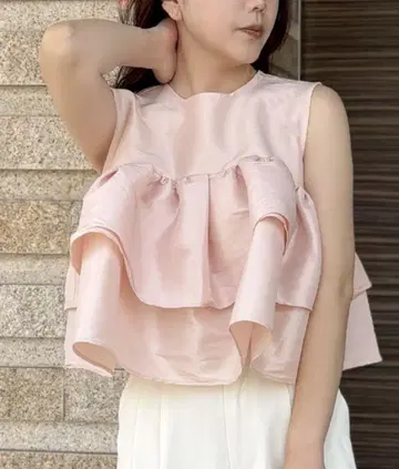 프릴 달린 핑크 슬리브리스 상의