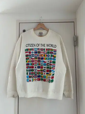 [ vintage ] citizen of the world 국기 맨투맨