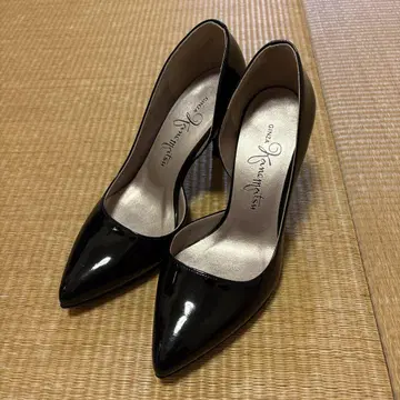 새상품급 긴자 카네마츠 펌프스 블랙 21.5cm