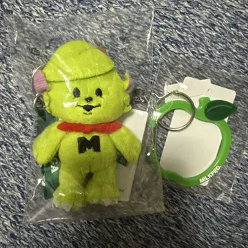 Mrs. GREEN APPLE 메멜 키링 MILKFED. 카라비너