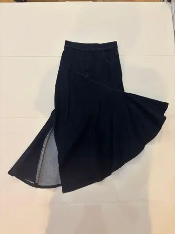 sheller 다크 블루 플레어 스커트