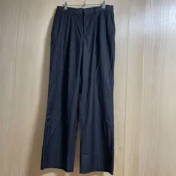 다크 그레이 스트라이프 와이드 레그 슬랙스