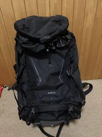 OSPREY 카이트 38 블랙 백팩