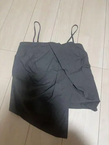 그레이 드레이프 디자인 뷔스티에