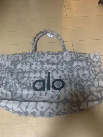 alo 그레이 타이 다이 토트백