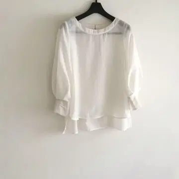 NOBLE 노블 에어리 볼륨 블라우스 아이보리 FREE