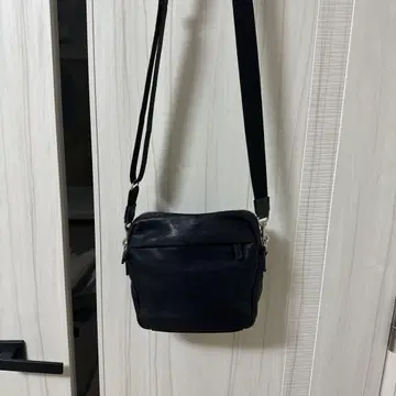 새상품급 마가렛호웰 가죽 숄더백 소가죽 블랙