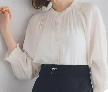 아이보리 긴팔 플리츠 셔츠 벨트 포함