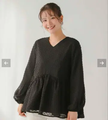 [ 미사용 새상품 ] fitmore V넥 프린지 도트 페플럼 상의 블랙