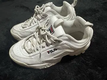 FILA 화이트 스니커즈