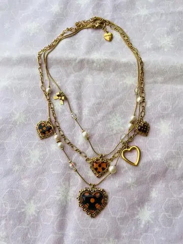 Betsey Johnson 하트형 목걸이
