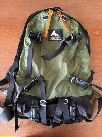 GREGORY 그레고리 구형 로고 데이앤하프