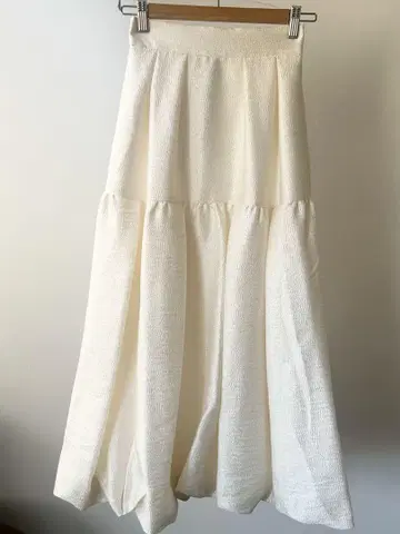 이데알루체 스커트 새상품급