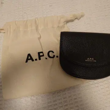 A.P.C. 블랙 가죽 코인 케이스