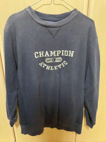 Champion 네이비 맨투맨