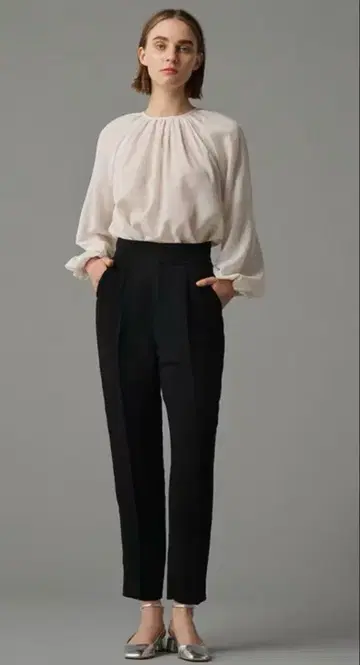 2024 SS 새상품급 uncrave 시어 보일 볼륨 슬리브 블라우스