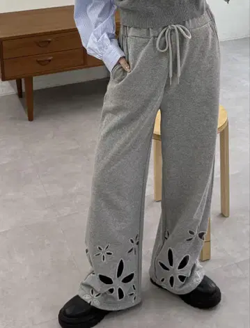 전신 미사용 w closet 플라워 아이렛 스웨트 팬츠