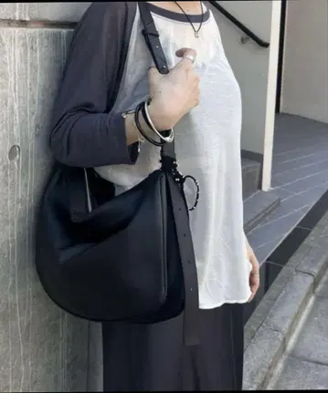 ear PAPILLONNER 스와로 바닥 숄더백 블랙