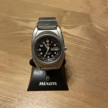 Nixon 디지털 손목시계 실버/블랙