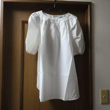 택 포함 새상품 AVENIRETOILE 퍼프 슬리브 블라우스