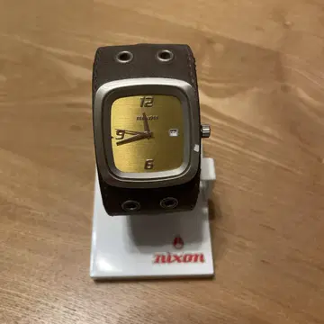 NIXON 골드 스퀘어 케이스 손목시계
