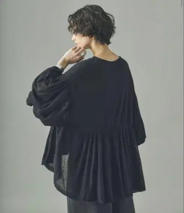 캘런솔로지 완판 BK 2025AW 플러피 개더 니트 풀오버