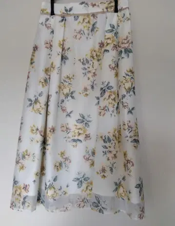 새상품급 꽃무늬 스커트 Size40