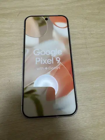 Google Pixel 9 화이트 모크업