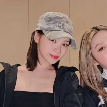 채원 착용 LE SSERAFIM BALL CAP (HOT VER.)