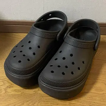 CROCS 샌들 통굽 스톰프 크로그 stomp clog