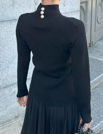 JENNE 제뉴 대형 펄 터틀 니트 L 블랙