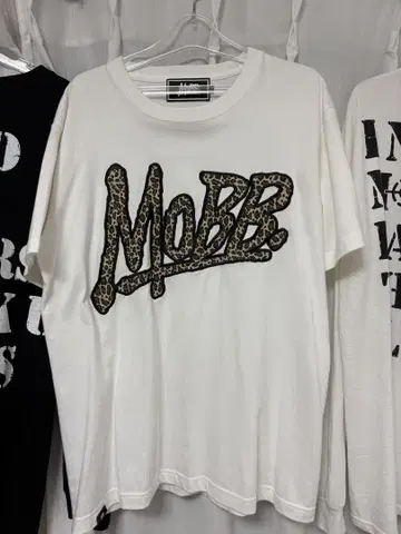 MOBB 티셔츠