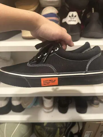 SCHOTT BROS. 블랙 스니커즈