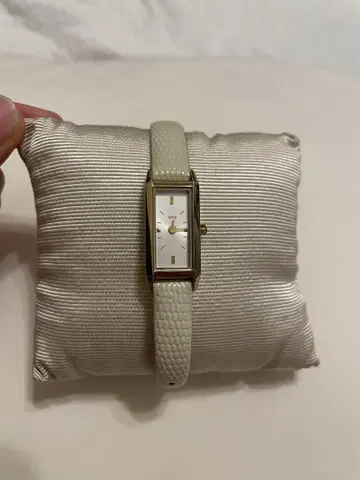 [ete] 화이트 가죽 미니 사이즈 아날로그 시계