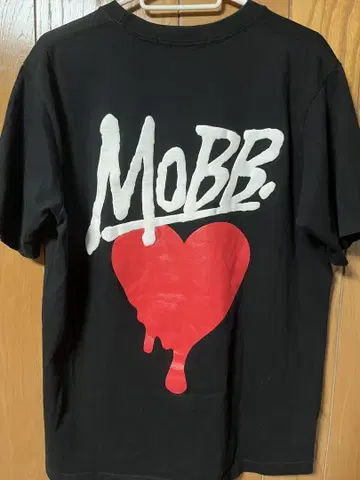 MOBB 하트 로고 블랙 T셔츠