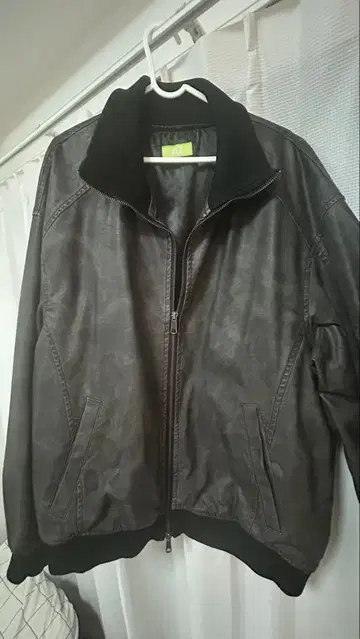 아뉴이 다크 그레이 가죽 자켓