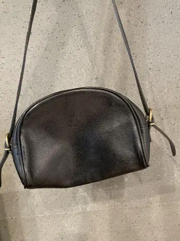 일비종떼 반달형 숄더백