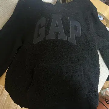 GAP 로고 보아 후드티 블랙
