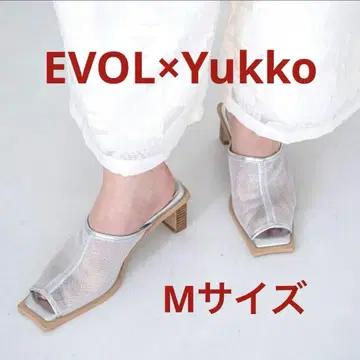 새상품급 EVOL x Yukko 콜라보 튤 샌들 실버 M 사이즈
