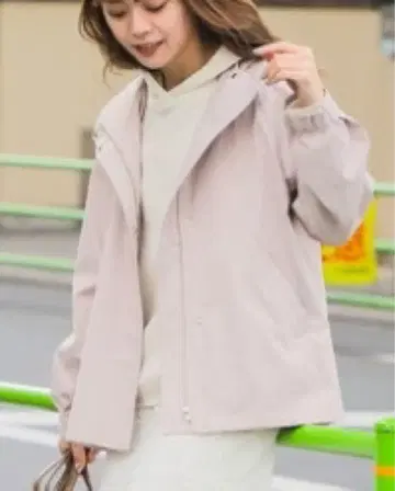 허니즈 옅은 핑크 후드 부착 마운틴 후드티
