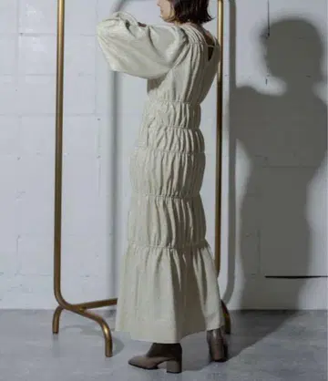 ANOGH WASHER PLEATS GATHER DRESS (IVORY)