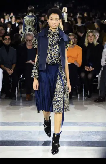 명작 sacai 사카이 16ss 네이비 골드 레이스 랩스커트