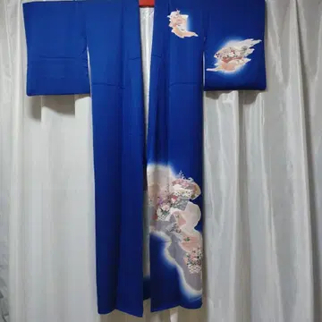 선명한 블루 꽃무늬 호몬기