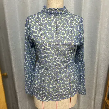 꽃무늬 프릴 넥 긴팔 블라우스